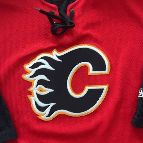 Calgary Flames CCM Official Licensed Jersey - Youth L/XL - Picture 6 of 15